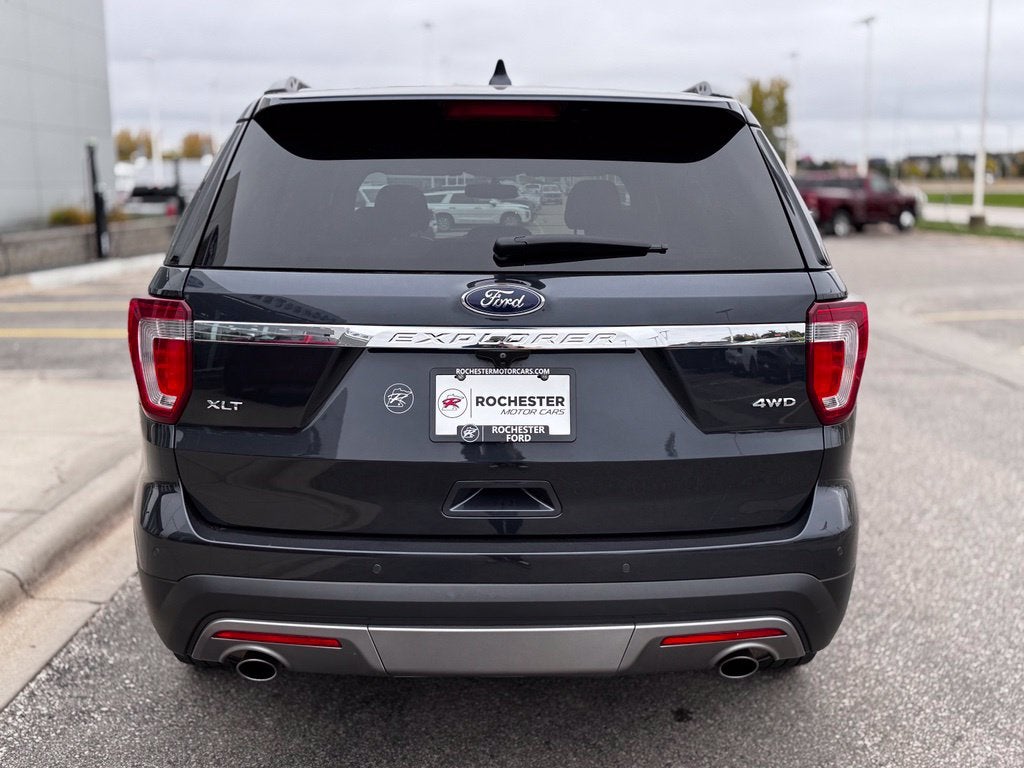 2017 Ford Explorer XLT w/Heated Steering Wheel + Tow Pkg