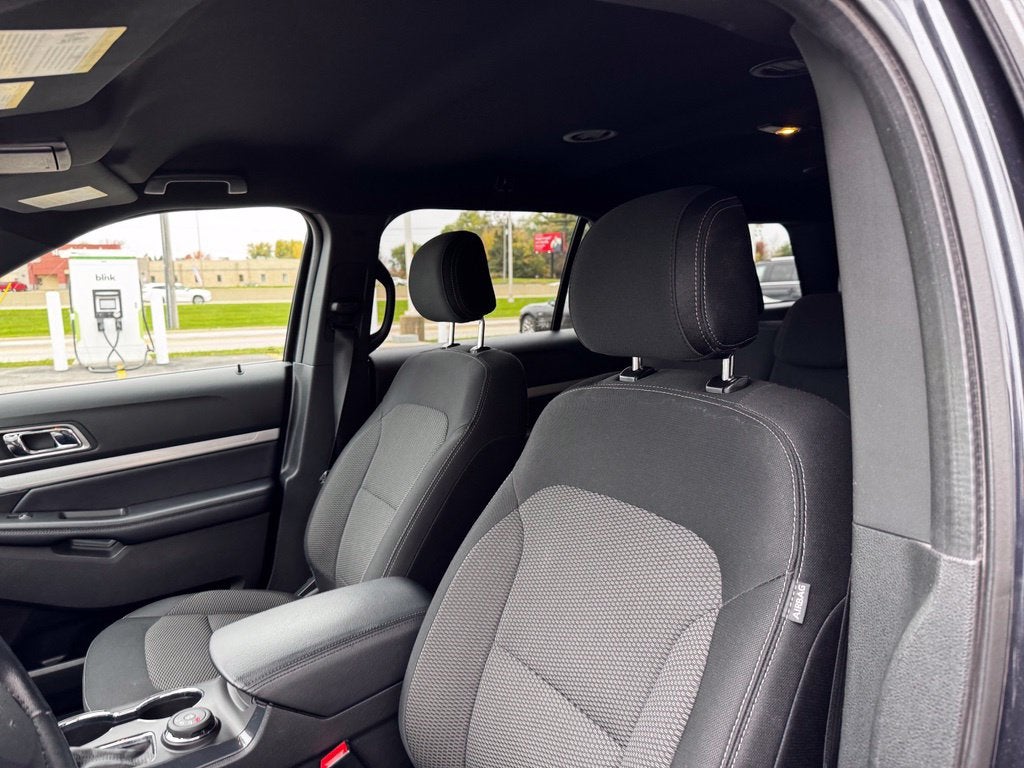 2017 Ford Explorer XLT w/Heated Steering Wheel + Tow Pkg