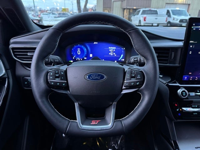 2022 Ford Explorer ST w/ Twin Panel Moonroof + Adaptive Cruise