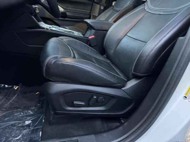 2022 Ford Explorer ST w/ Twin Panel Moonroof + Adaptive Cruise