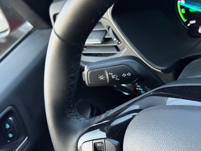 2022 Ford Escape SE Hybrid w/ Heated Steering Wheel + Power Liftgate