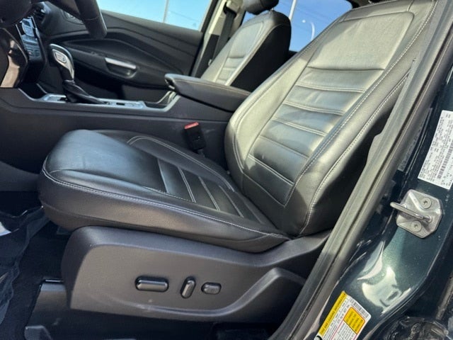 2019 Ford Escape Titanium w/ Heated Steering Wheel + Tow Package
