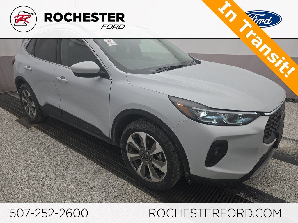 2025 Ford Escape Platinum w/ Adaptive Cruise + Heated Steering Wheel