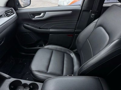 2025 Ford Escape Platinum w/ Adaptive Cruise + Heated Steering Wheel