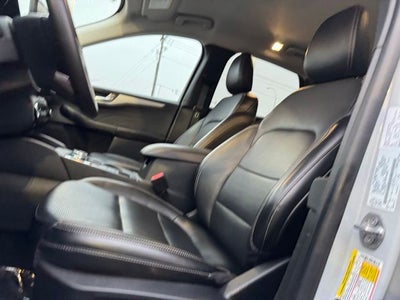 2025 Ford Escape Platinum w/ Adaptive Cruise + Heated Steering Wheel