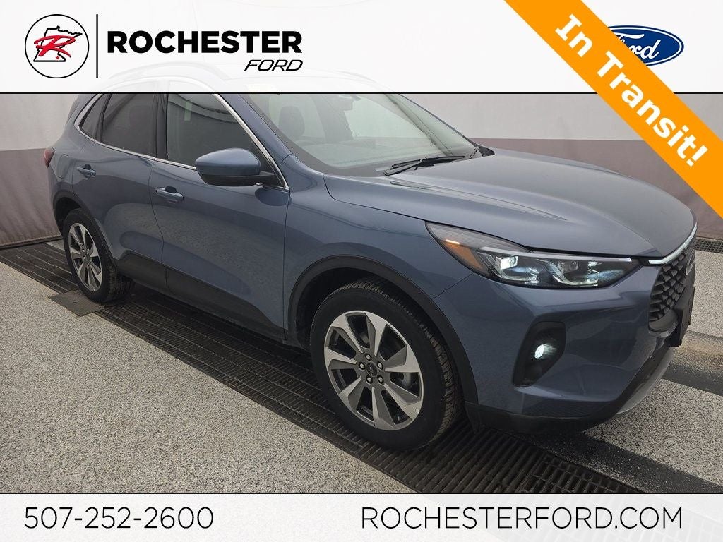 2025 Ford Escape Platinum w/ Heated Steering Wheel + Adaptive Cruise