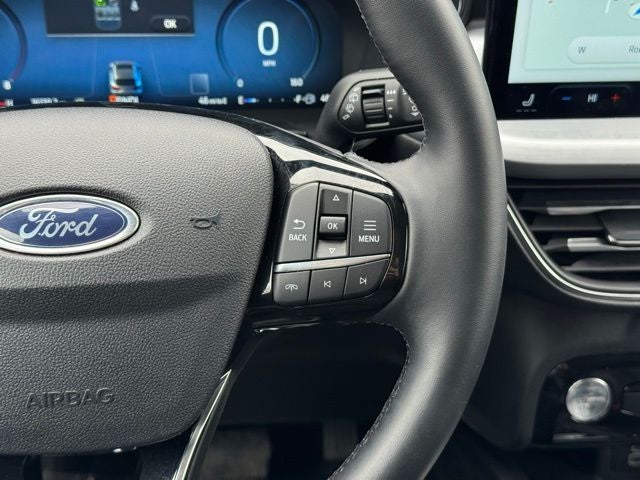 2025 Ford Escape Platinum w/ Heated Steering Wheel + Adaptive Cruise