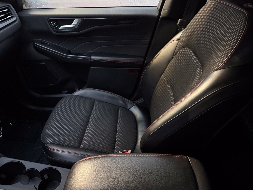 2024 Ford Escape ST-Line w/Heated Steering Wheel + Adaptive Cruise