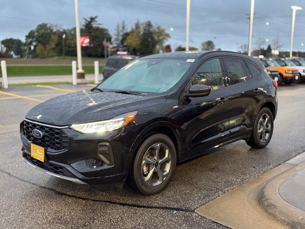 2024 Ford Escape ST-Line w/Heated Steering Wheel + Adaptive Cruise