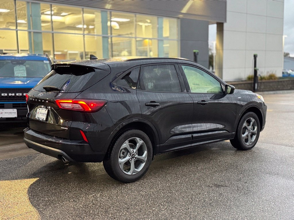 2024 Ford Escape ST-Line w/Heated Steering Wheel + Adaptive Cruise