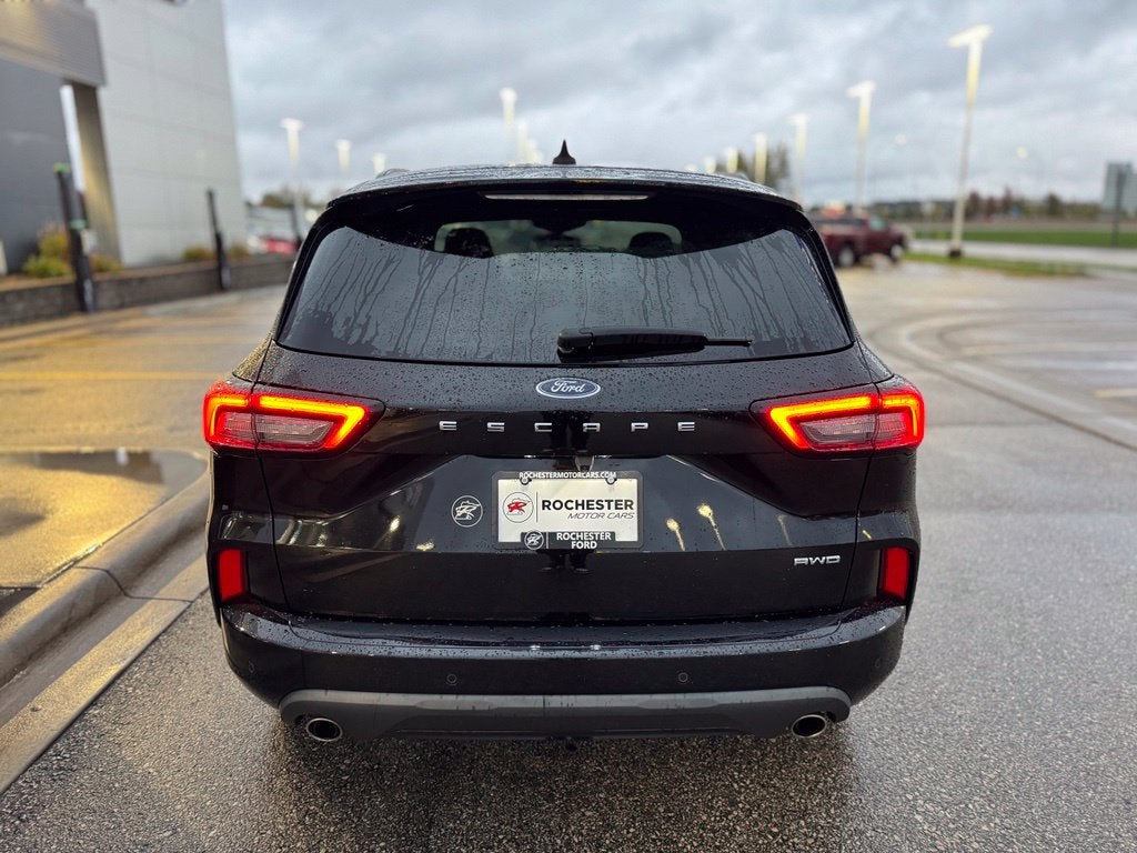 2024 Ford Escape ST-Line w/Heated Steering Wheel + Adaptive Cruise