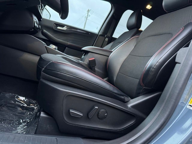 2023 Ford Escape ST-Line Select w/ Heated Steering Wheel + Adaptive Cruise