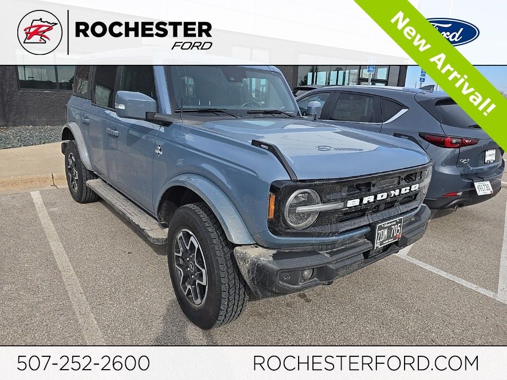 2023 Ford Bronco Outer Banks w/ Heated Steering Wheel + Navigation