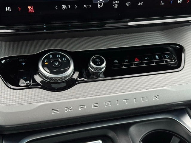 2025 Ford Expedition Max Active w/ Panoramic Moonroof + 8 Passenger Seating (2nd R