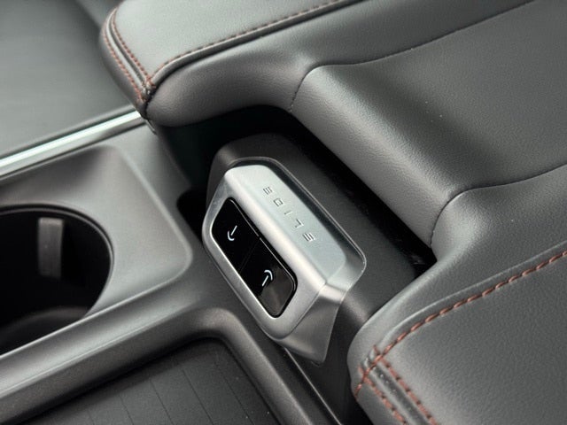 2025 Ford Expedition Max Active w/ Panoramic Moonroof + 8 Passenger Seating (2nd R