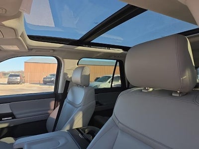 2025 Ford Expedition Max Active w/ Panoramic Moonroof + 8 Passenger Seating (2nd R