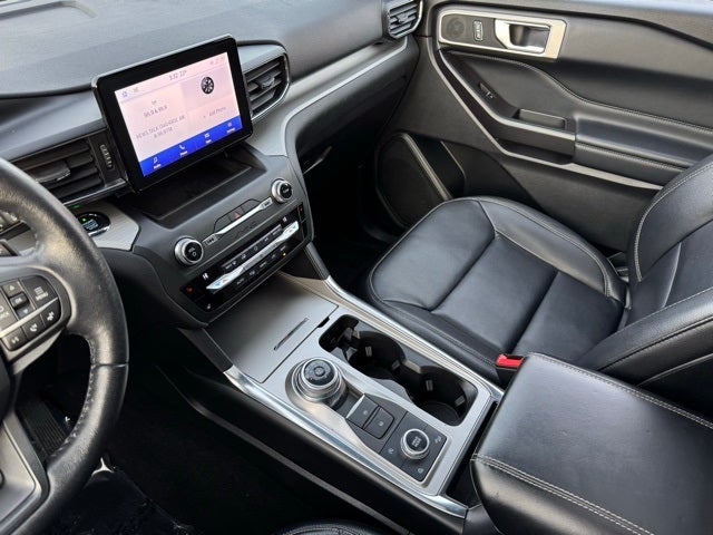 2020 Ford Explorer XLT w/ Twin Panel Moonroof + Heated Steering Wheel