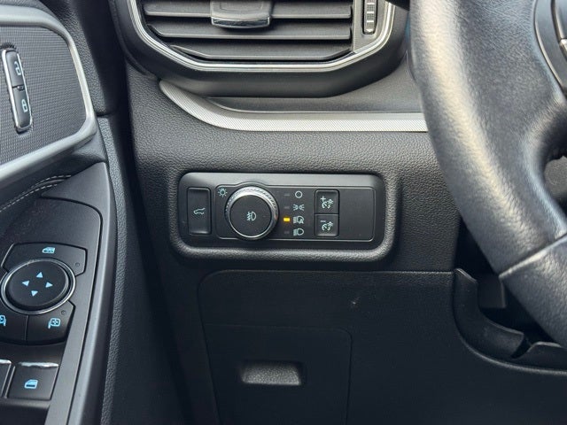 2020 Ford Explorer XLT w/ Twin Panel Moonroof + Heated Steering Wheel