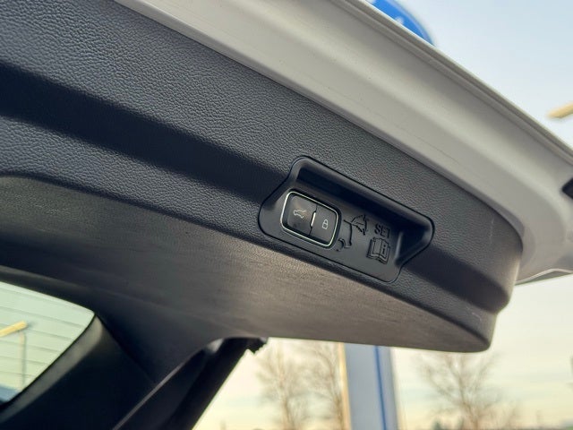 2020 Ford Explorer XLT w/ Twin Panel Moonroof + Heated Steering Wheel