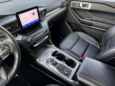 2020 Ford Explorer XLT w/ Twin Panel Moonroof + Heated Steering Wheel