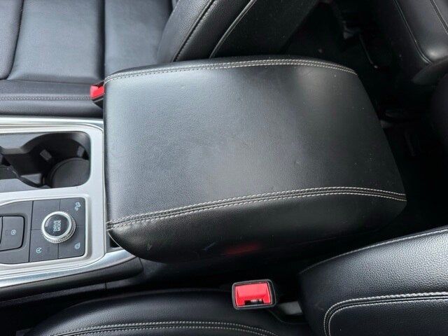 2020 Ford Explorer XLT w/ Twin Panel Moonroof + Heated Steering Wheel