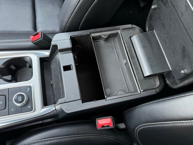 2020 Ford Explorer XLT w/ Twin Panel Moonroof + Heated Steering Wheel