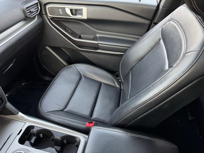 2020 Ford Explorer XLT w/ Twin Panel Moonroof + Heated Steering Wheel