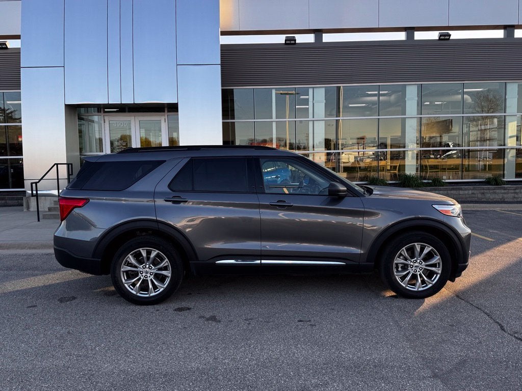 2023 Ford Explorer XLT w/Twin Panel Roof + Adaptive Cruise