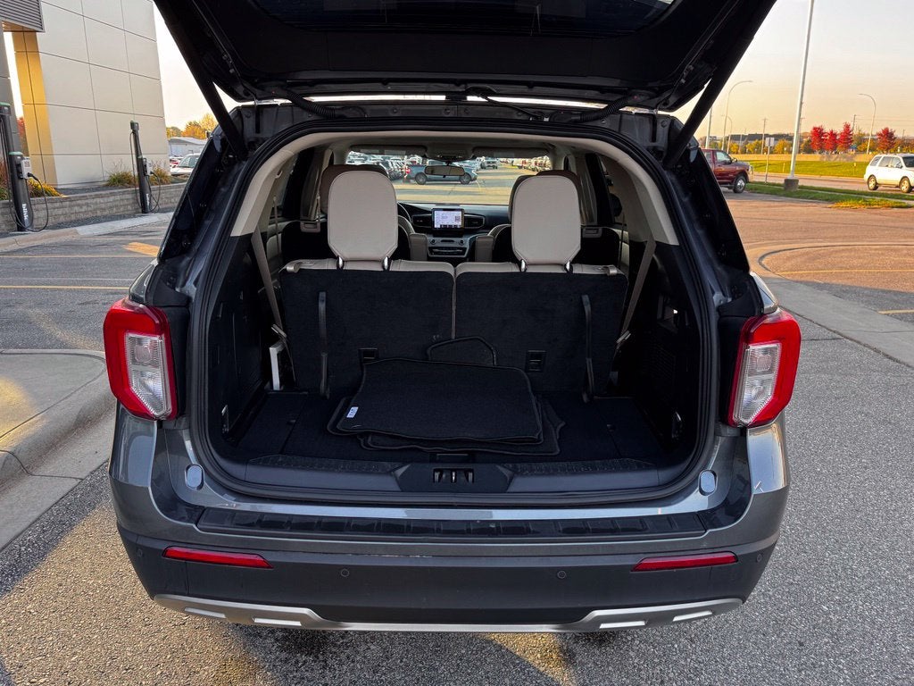 2023 Ford Explorer XLT w/Twin Panel Roof + Adaptive Cruise