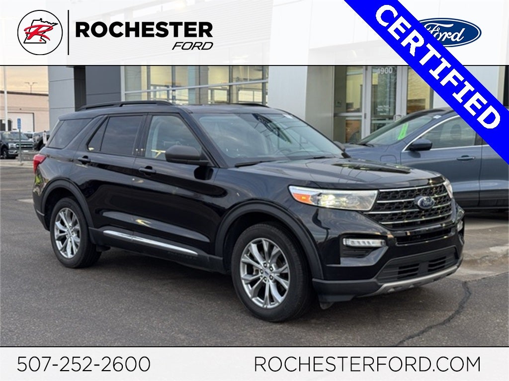 2023 Ford Explorer XLT w/ Twin Panel Moonroof + Trailer Tow Package