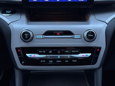 2023 Ford Explorer XLT w/ Twin Panel Moonroof + Trailer Tow Package