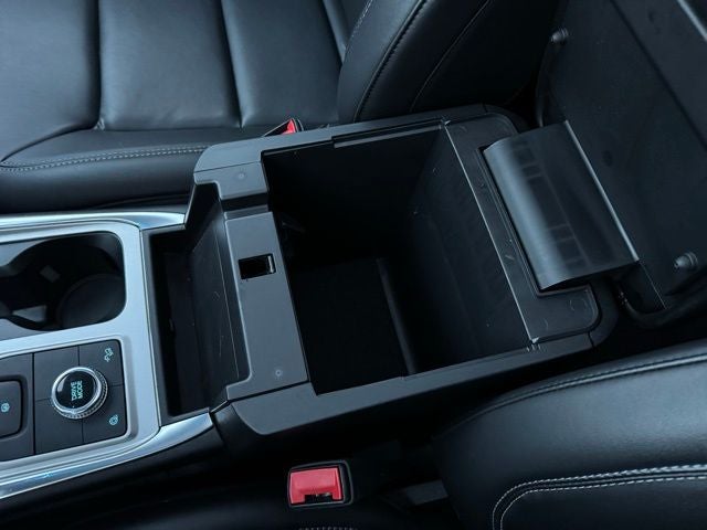 2023 Ford Explorer XLT w/ Twin Panel Moonroof + Trailer Tow Package