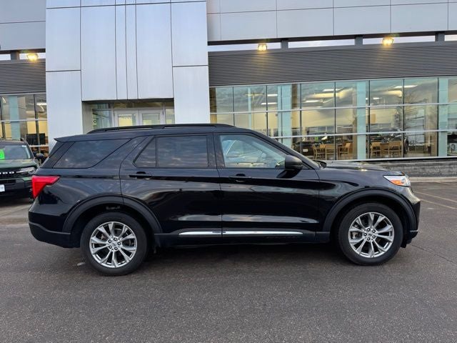 2023 Ford Explorer XLT w/ Twin Panel Moonroof + Trailer Tow Package