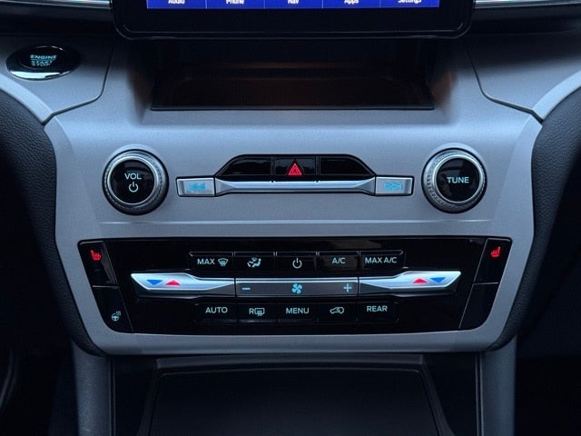 2023 Ford Explorer XLT w/ Twin Panel Moonroof + Trailer Tow Package