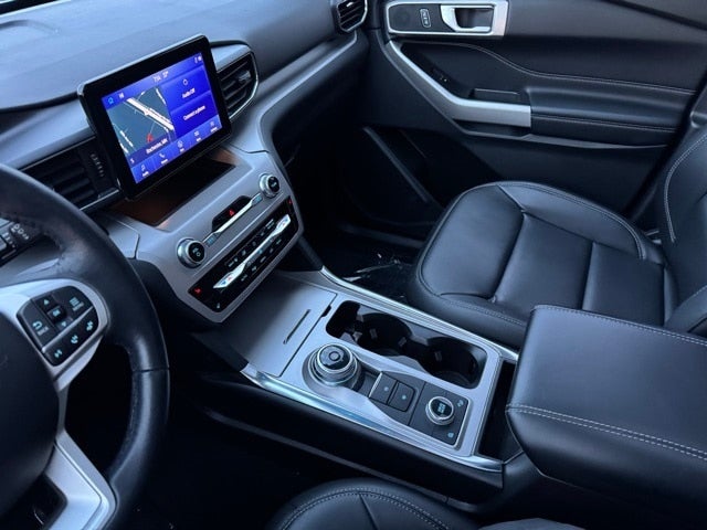 2023 Ford Explorer XLT w/ Twin Panel Moonroof + Trailer Tow Package