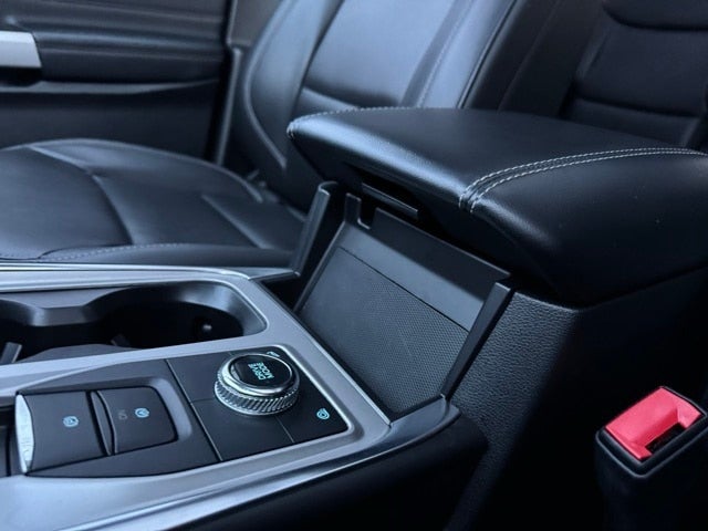 2023 Ford Explorer XLT w/ Twin Panel Moonroof + Trailer Tow Package