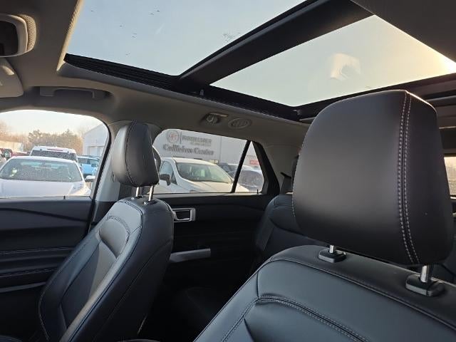 2023 Ford Explorer XLT w/ Twin Panel Moonroof + Trailer Tow Package