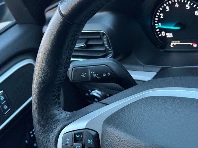 2023 Ford Explorer XLT w/ Twin Panel Moonroof + Trailer Tow Package