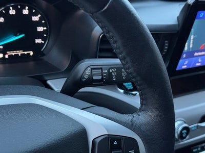 2023 Ford Explorer XLT w/ Twin Panel Moonroof + Trailer Tow Package