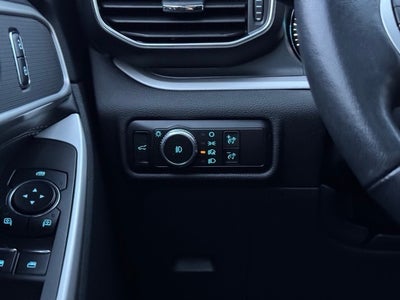 2023 Ford Explorer XLT w/ Twin Panel Moonroof + Trailer Tow Package