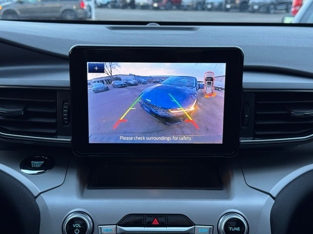 2023 Ford Explorer XLT w/ Twin Panel Moonroof + Trailer Tow Package