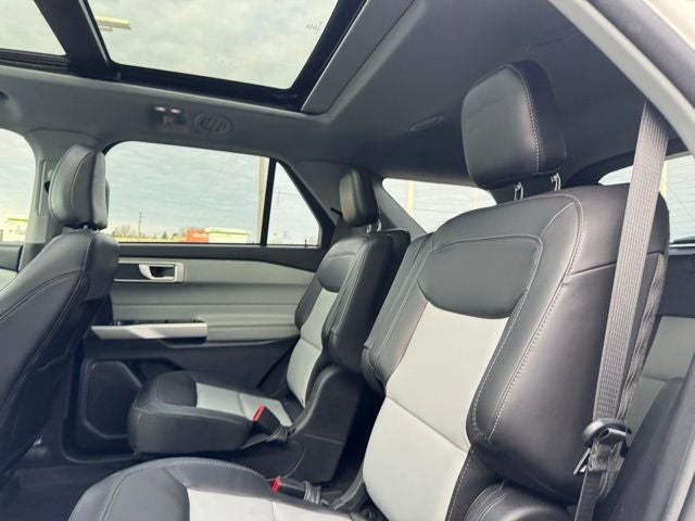 2023 Ford Explorer XLT w/ Twin Panel Moonroof + Tow Package