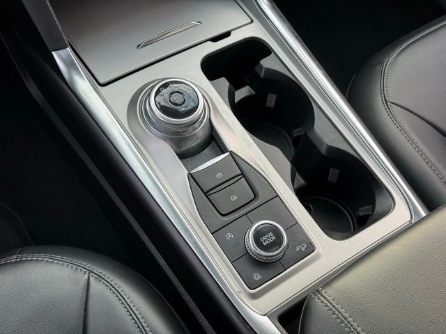 2023 Ford Explorer XLT w/ Twin Panel Moonroof + Tow Package