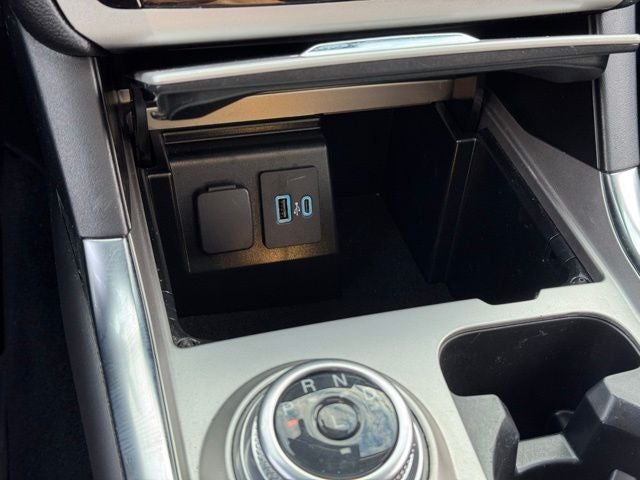 2023 Ford Explorer XLT w/ Twin Panel Moonroof + Tow Package