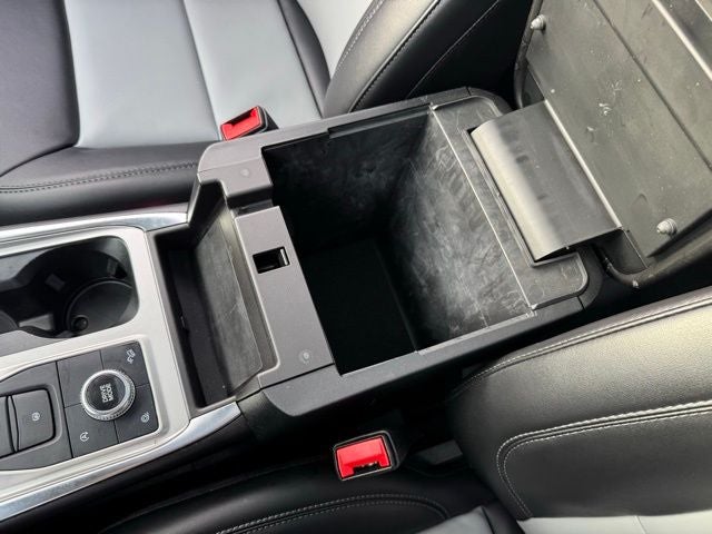 2023 Ford Explorer XLT w/ Twin Panel Moonroof + Tow Package