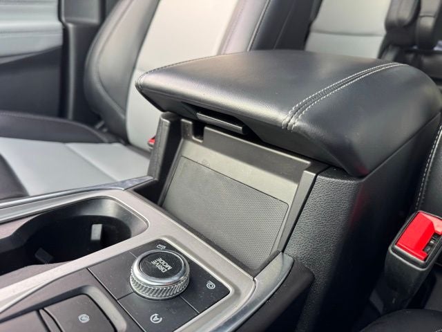 2023 Ford Explorer XLT w/ Twin Panel Moonroof + Tow Package