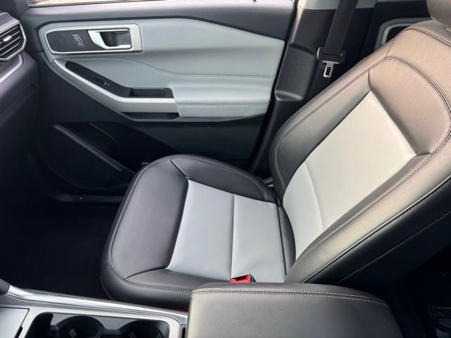 2023 Ford Explorer XLT w/ Twin Panel Moonroof + Tow Package