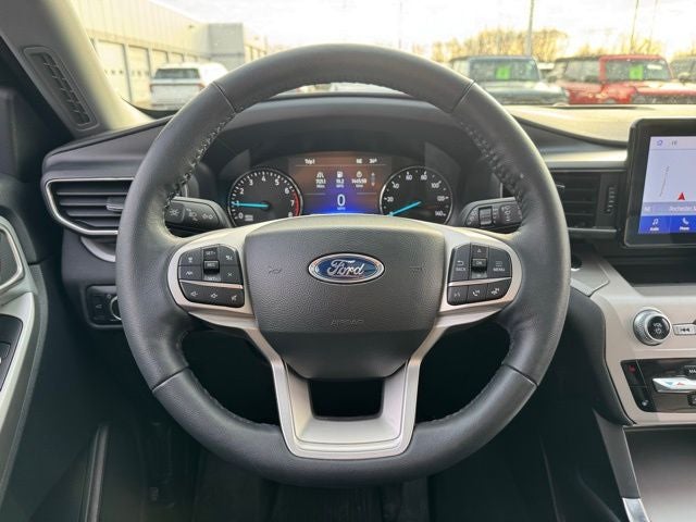 2023 Ford Explorer XLT w/ Twin Panel Moonroof + Tow Package