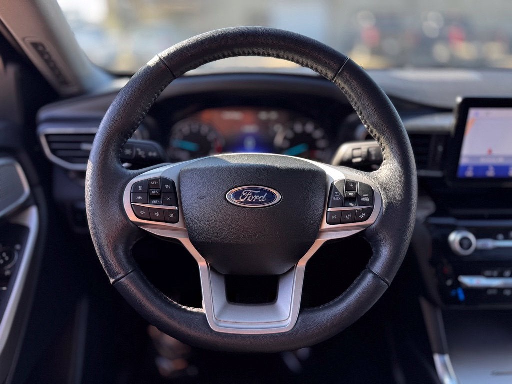 2023 Ford Explorer Limited w/Twin Panel Roof