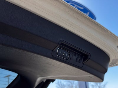 2023 Ford Explorer Limited w/Twin Panel Roof